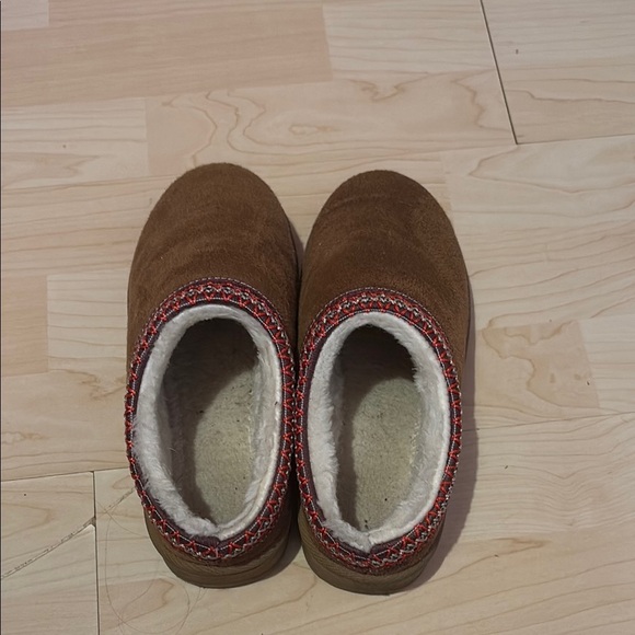 Cozy Brown Slippers with Red Trim - Picture 2 of 5